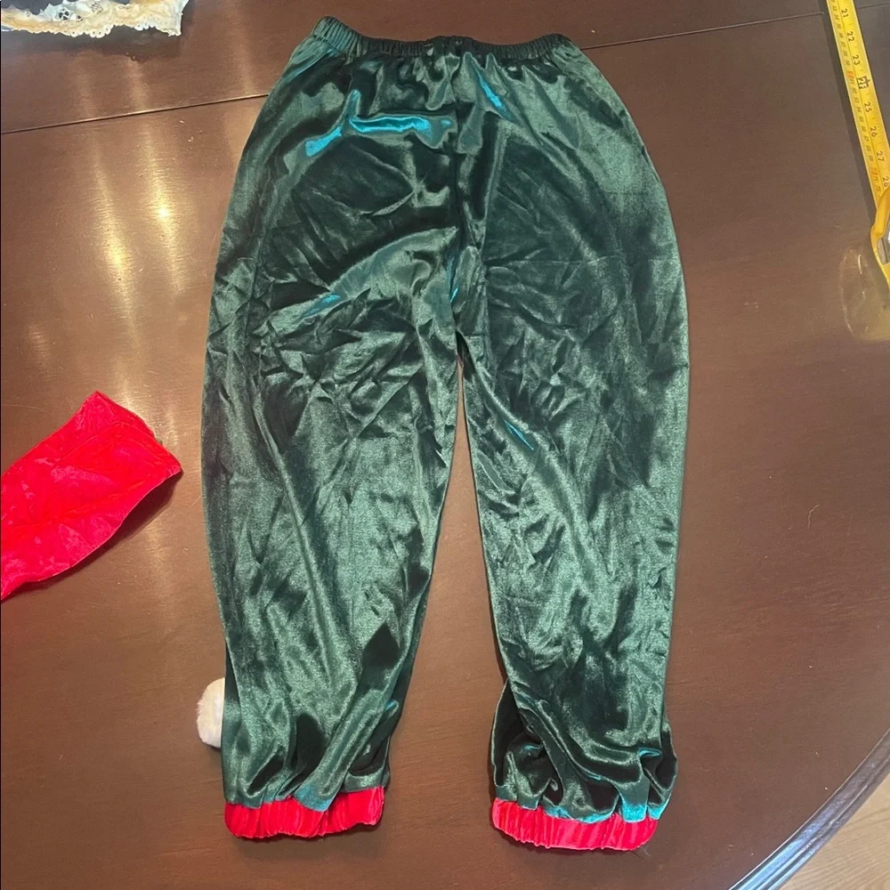 Red and Green Elf Costume for Kids nwt two pieces soft size 120 or 6/7